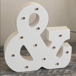 ✨ Light up Marquee Letter ✨  (“&”)